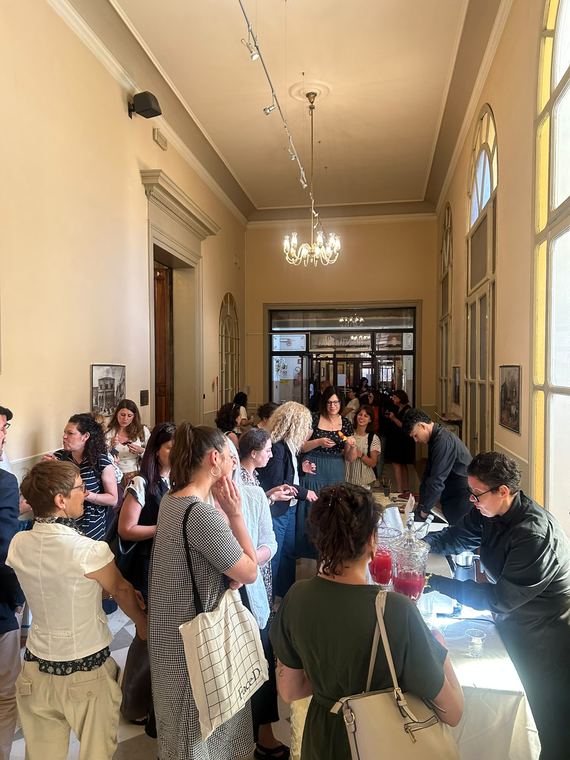 Exchange among participants during the break